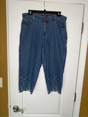 Jeanbay Medium Wash Denim Embroidered Scallop-Hem Cropped Jeans Size 10P